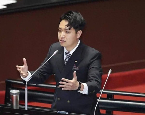 台湾有“断气”危机，民进党仍在甩锅，卢秀燕爱将轰“台湾走十年弯路”