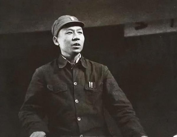刘少奇若授衔：被低估的元帅资格与座次