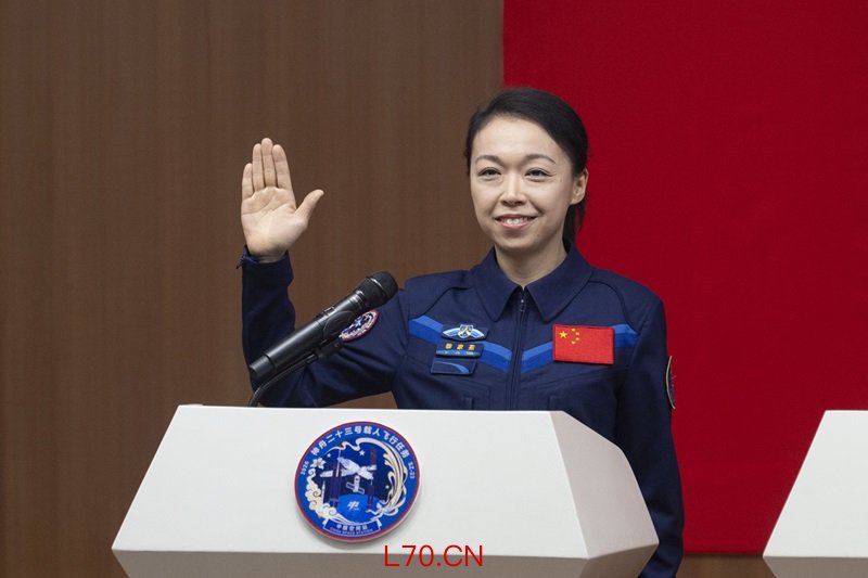 神舟二十三号航天员黎家盈郑州证券配资服务中心。人民网记者 翁奇羽摄