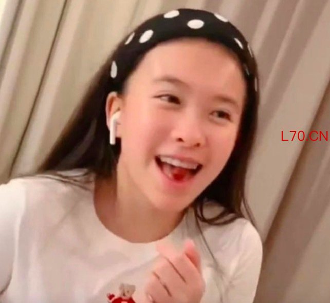 刘涛女儿18岁近照 眉眼像爸爸